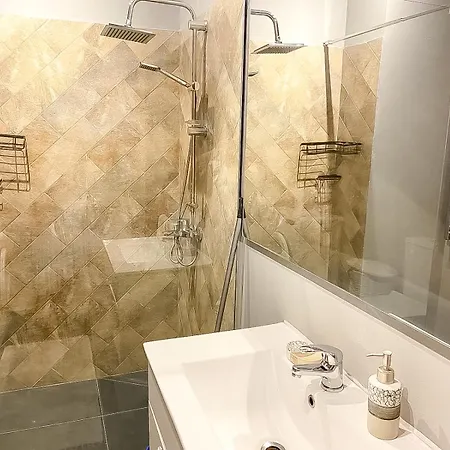 Theca - 1br Steps From Skanderbeg Square Apartmán *