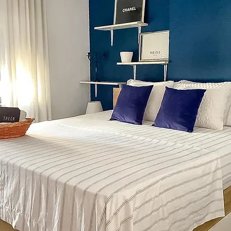 Theca - 1br Steps From Skanderbeg Square Apartmán